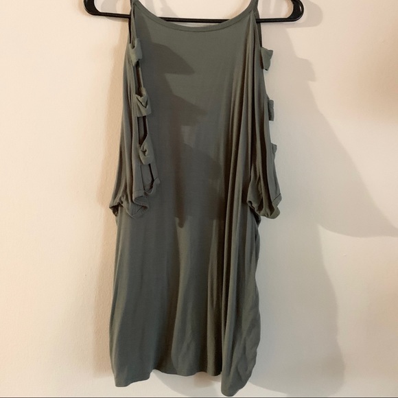 Emerald Cut-Out Sleeve Top - Picture 4 of 5